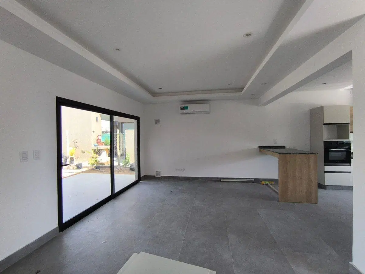 CASA 4 DORMITORIOS 3 BAÑOS B° Estancia Bulnes 2