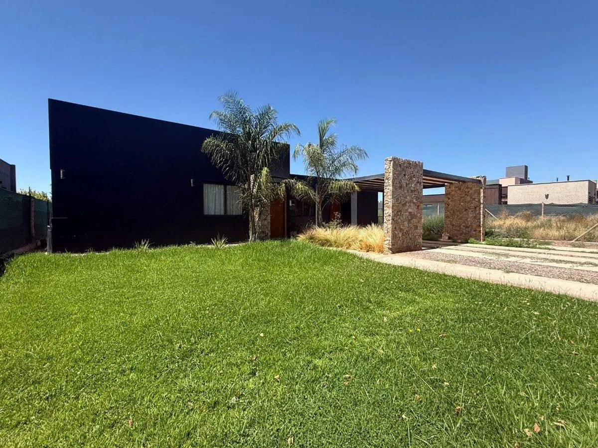 Casa a la venta en B° MIlcayac 1 Luján de  Cuyo 3