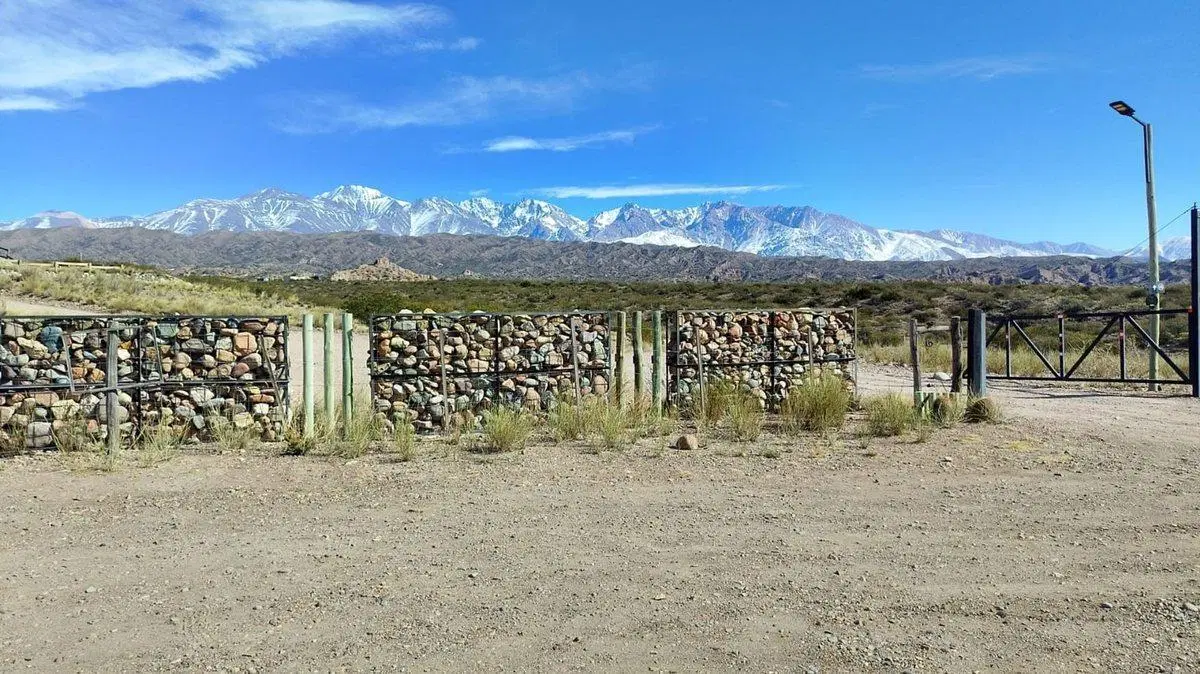 VENTA CASA B° SEMI PRIVADO EN POTRERILLOS MENDOZA 4