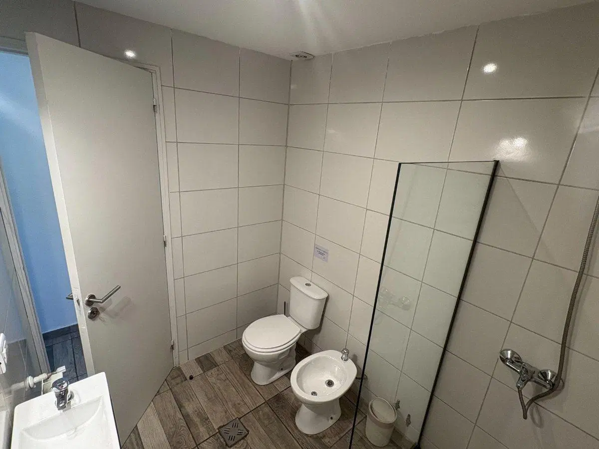 VENTA CASA + 2 LOCALES COMERCIALES + DEPTO - LUJAN 2