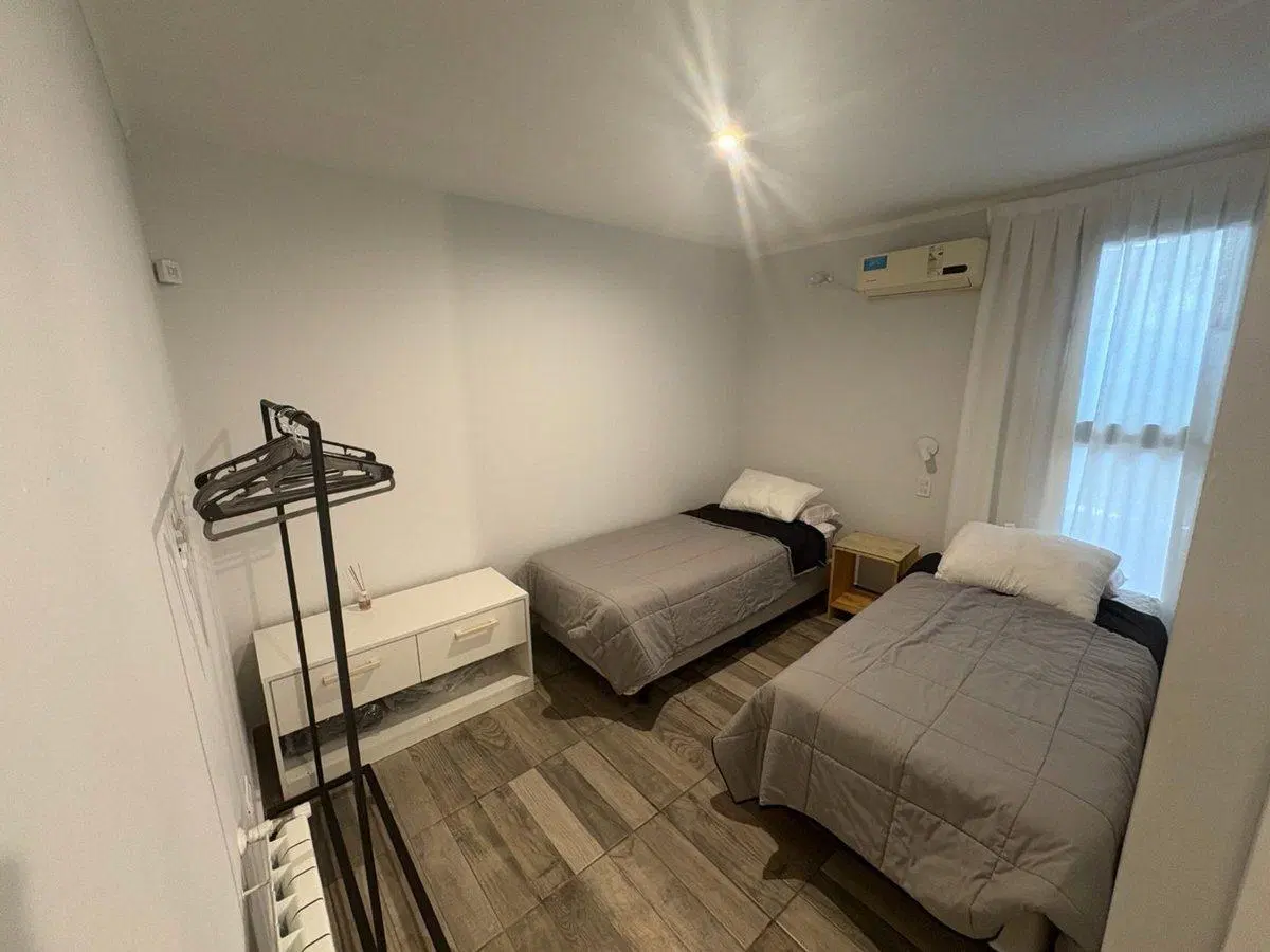 VENTA CASA + 2 LOCALES COMERCIALES + DEPTO - LUJAN 4