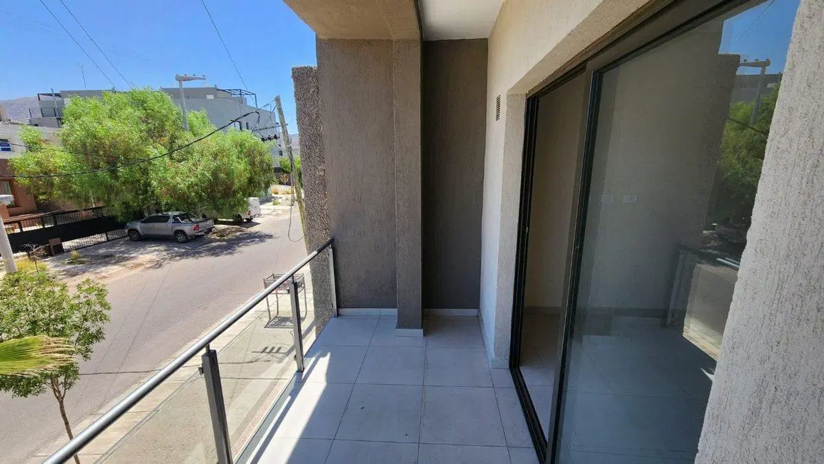 Alquiler Depto 1 Dorm y Cochera Frente Dalvian 5