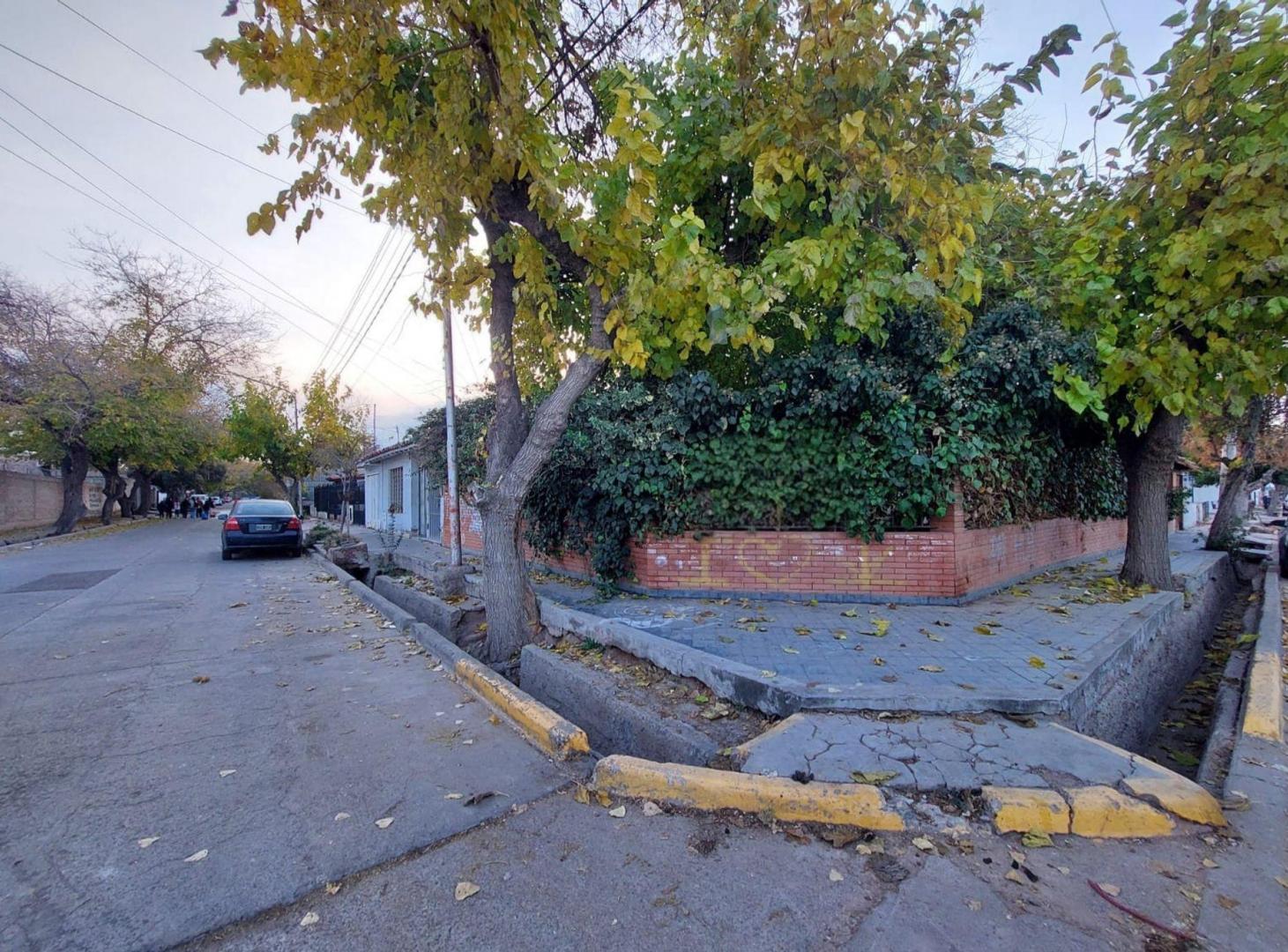 VENTA TERRENO ESQUINA CON PILETA