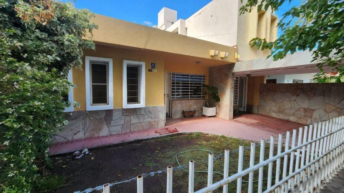 Venta Casa y Depto en B° Santa Ana 3