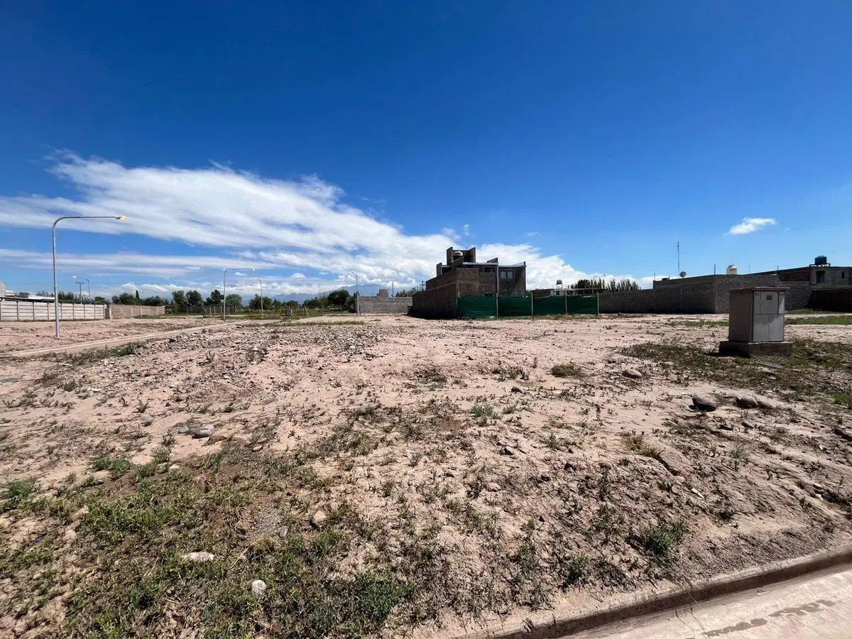 Lote en venta apto PH barrio cerrado Lujan de Cuyo 3