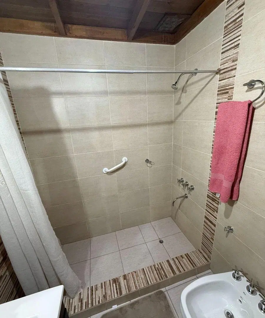 Casa en venta con departamento en Villa Nueva 4