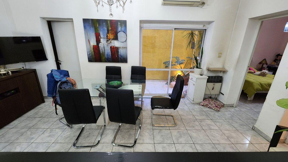 Foto de Venta Depto PB Céntrico 2 Dorm. Cocheras y Patio, imagen 4