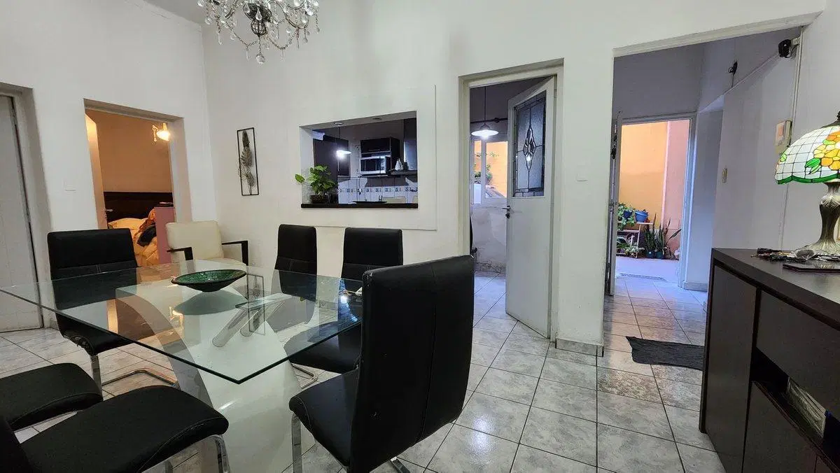 Venta Depto PB Céntrico 2 Dorm. Cocheras y Patio 2