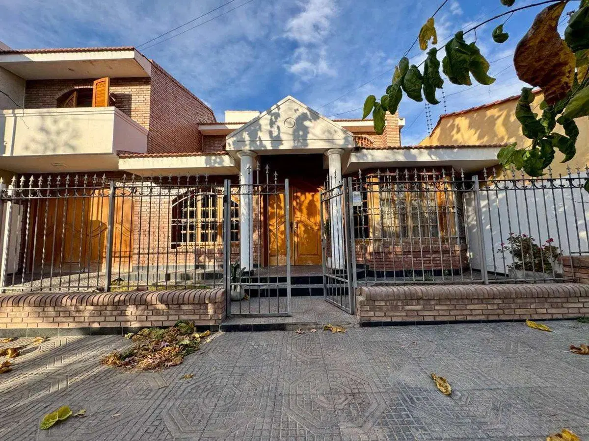 Casa de 4 habitaciones en venta en Dorrego 3