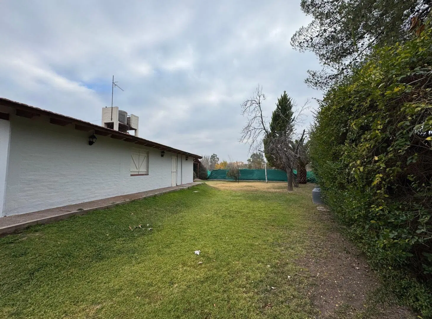 CASA EN VENTA 2 DORMITORIOS Y PISCINA EN VISTALBA 3