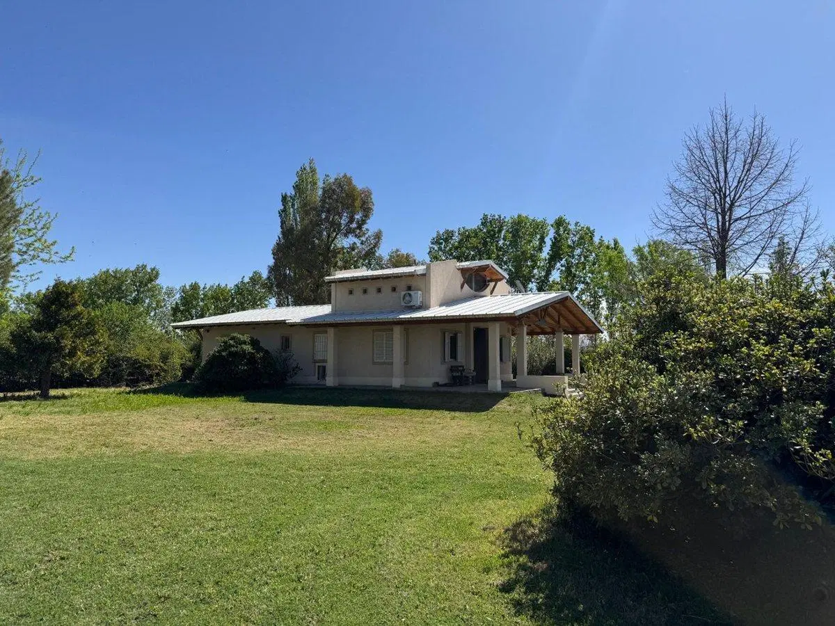Casa en venta en San Martín con quincho y pileta 4