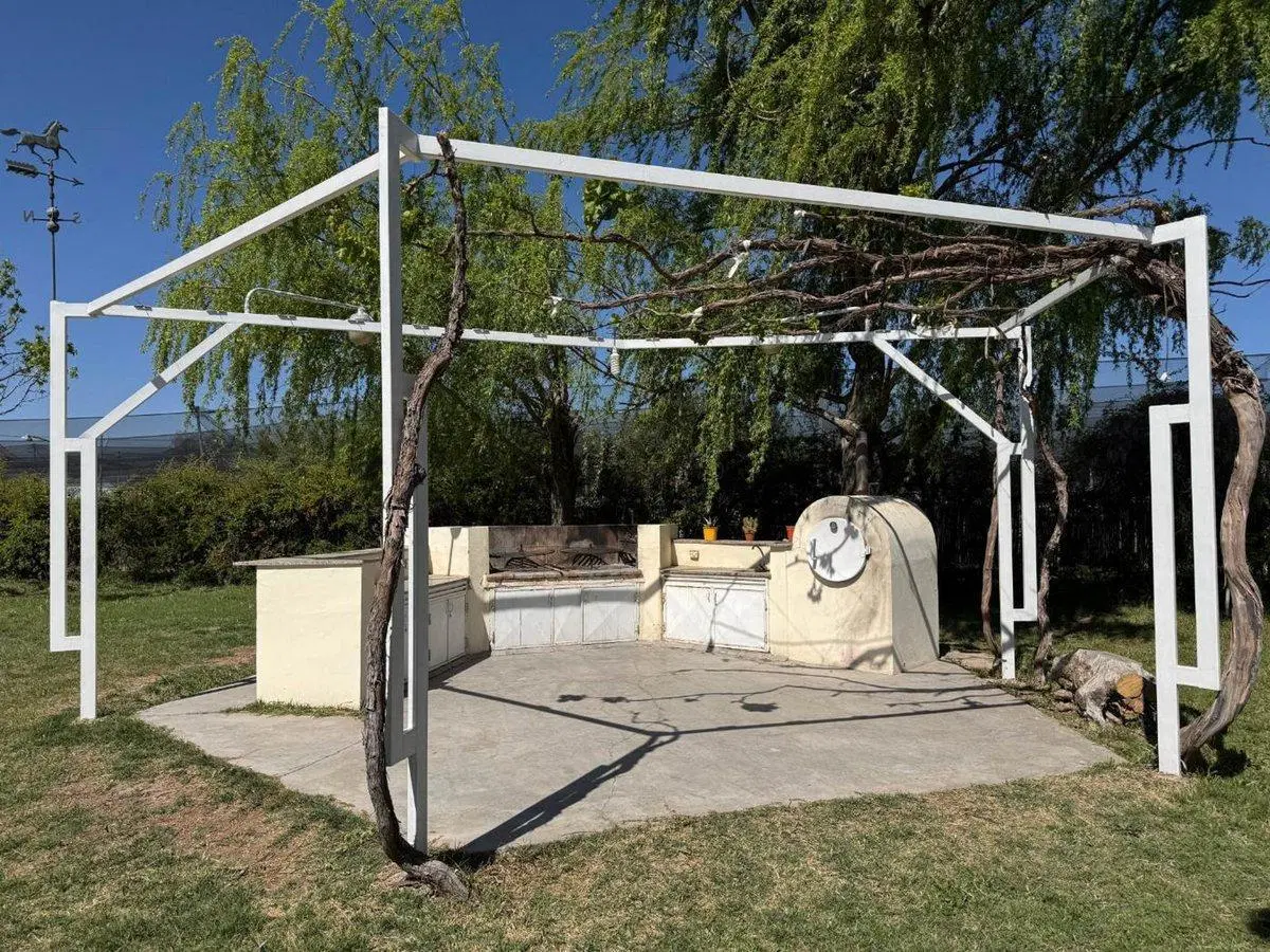 Casa en venta en San Martín con quincho y pileta 5