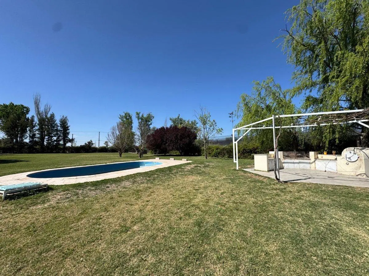 Casa en venta en San Martín con quincho y pileta 8