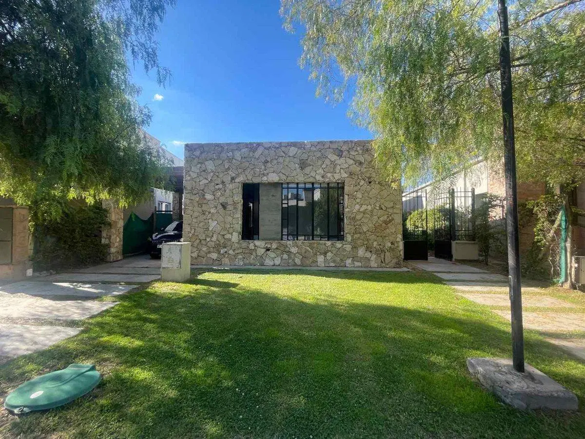 CASA EN VENTA BARRIO PINARES DE FURLOTTI MAIPU 4