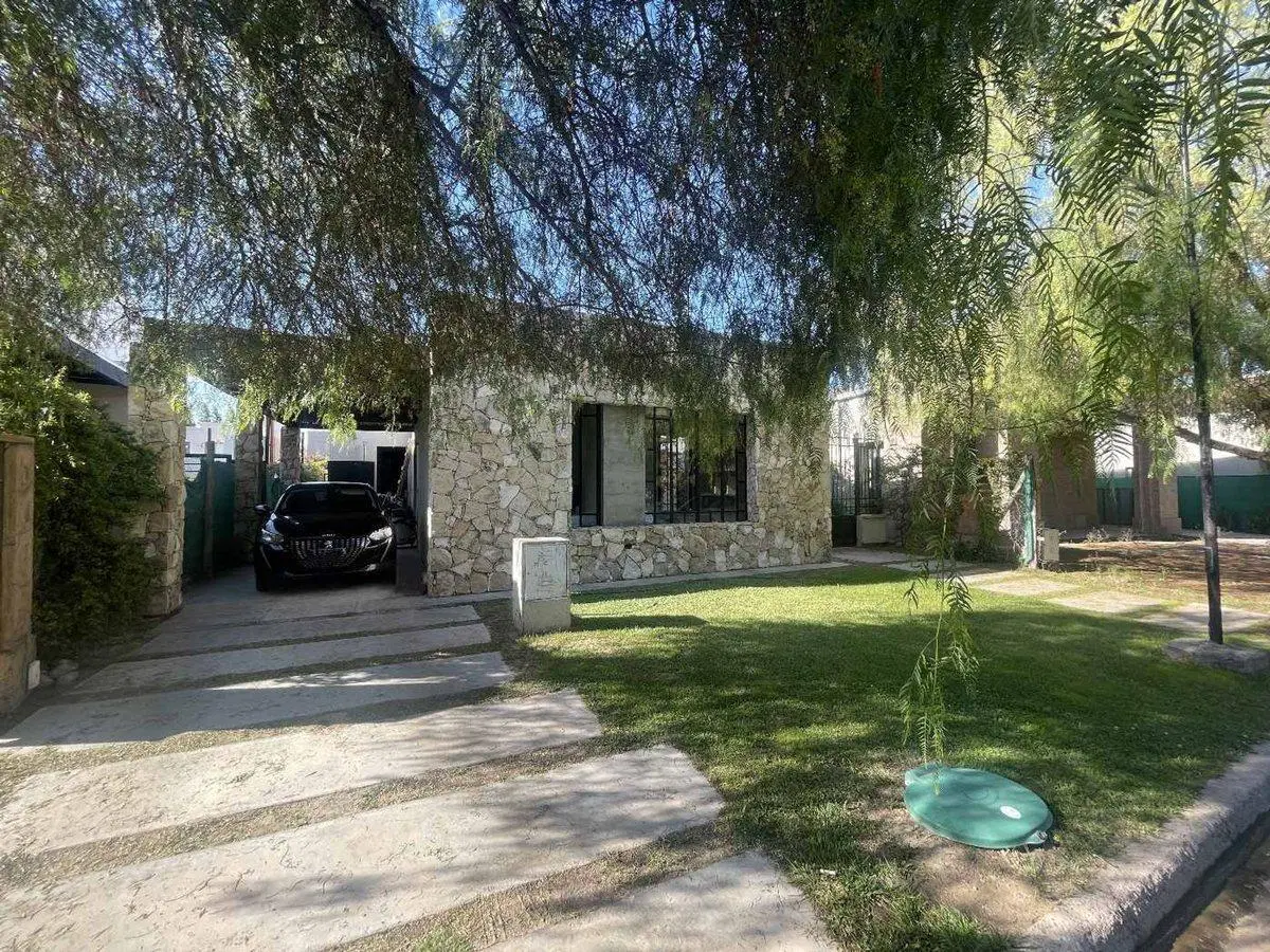 CASA EN VENTA BARRIO PINARES DE FURLOTTI MAIPU 3
