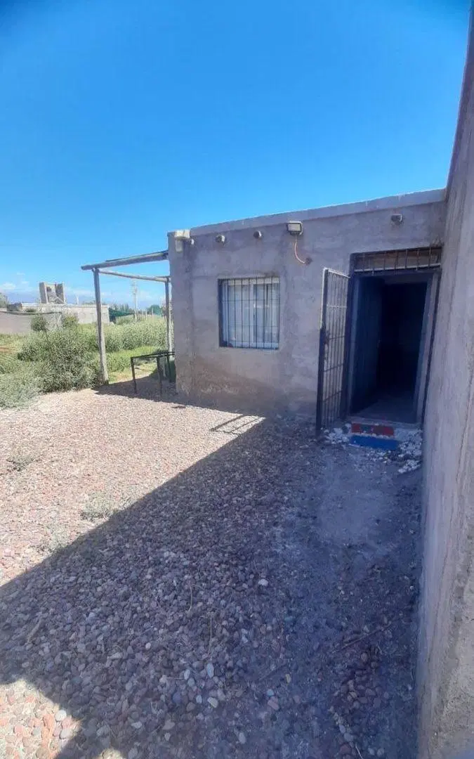 VENTA CASA BERMEJO TRES DORMITORIOS CON GRAN PATIO 3