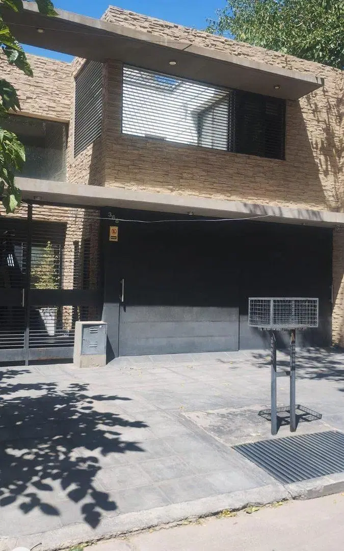 Casa Duplex 4ta oeste 8 años antiguedad 2