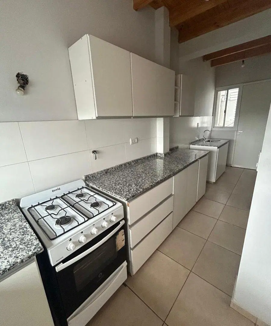 VENTA EXCELENTE DUPLEX 2 DORMITORIOS GUAYAMALLEN 5