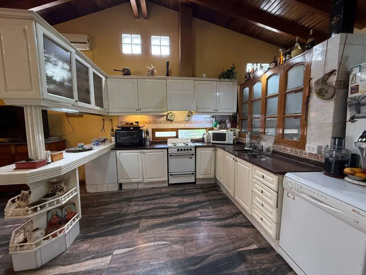 Casa en venta amplia con renta en Buena Nueva. 2