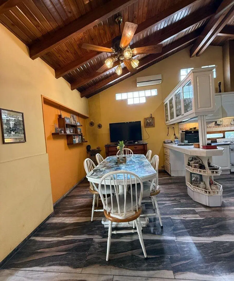 Casa en venta amplia con renta en Buena Nueva. 3