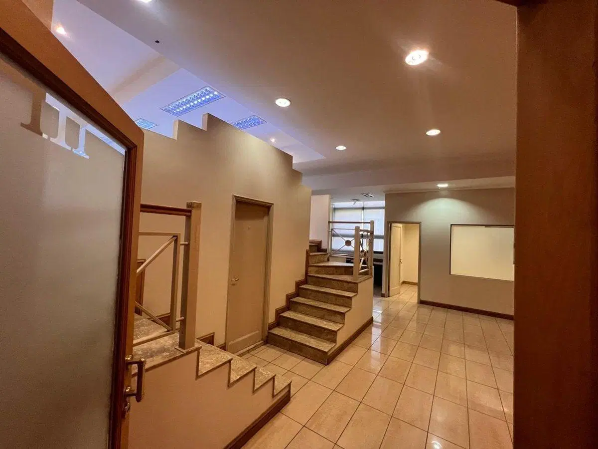 VENTA Oficina Piso Completo Edificio Gomez Mendoza 4