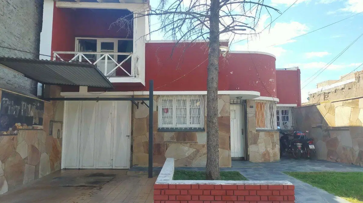 Venta Casa con galpon para inversion Dorrego Gllen 2