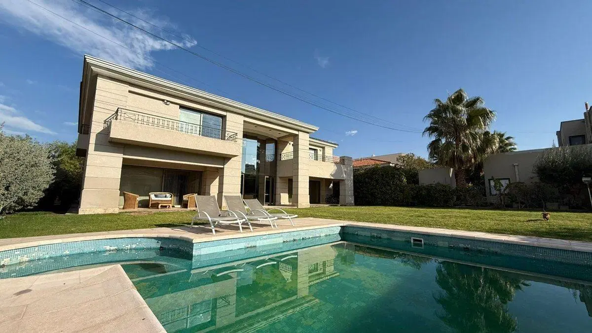 Casa en venta Barrio Dalvian 5 habitaciones 1200m2 3