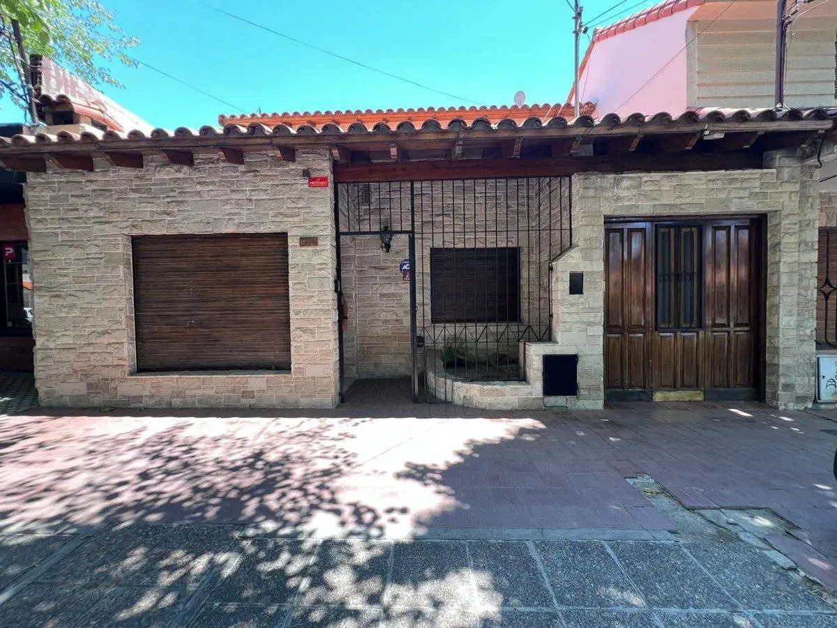 VENTA DE CASA B° BOMBAL - MENDOZA. 2
