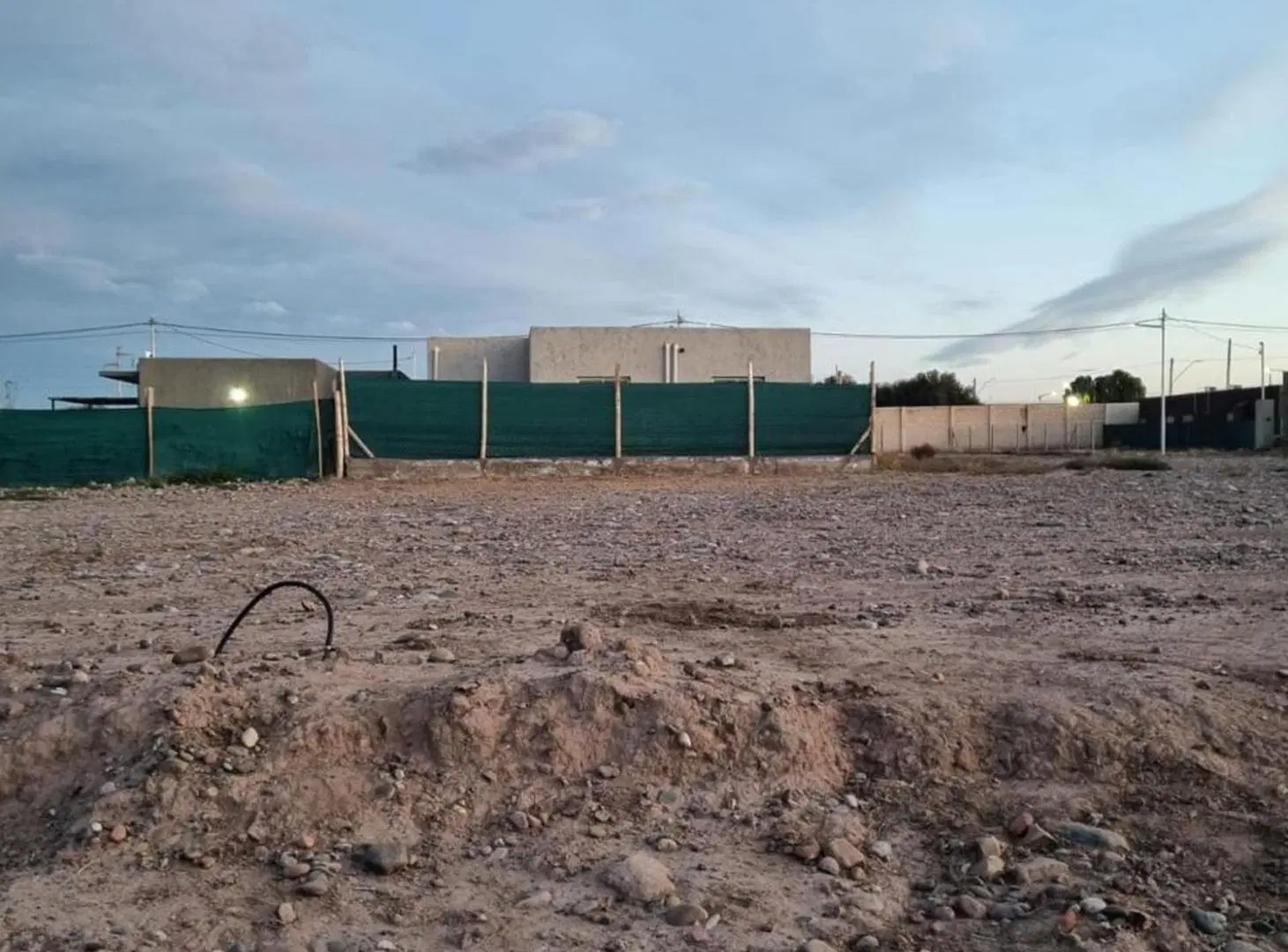Venta lote central barrio priv Vista Oliva Maipú 5