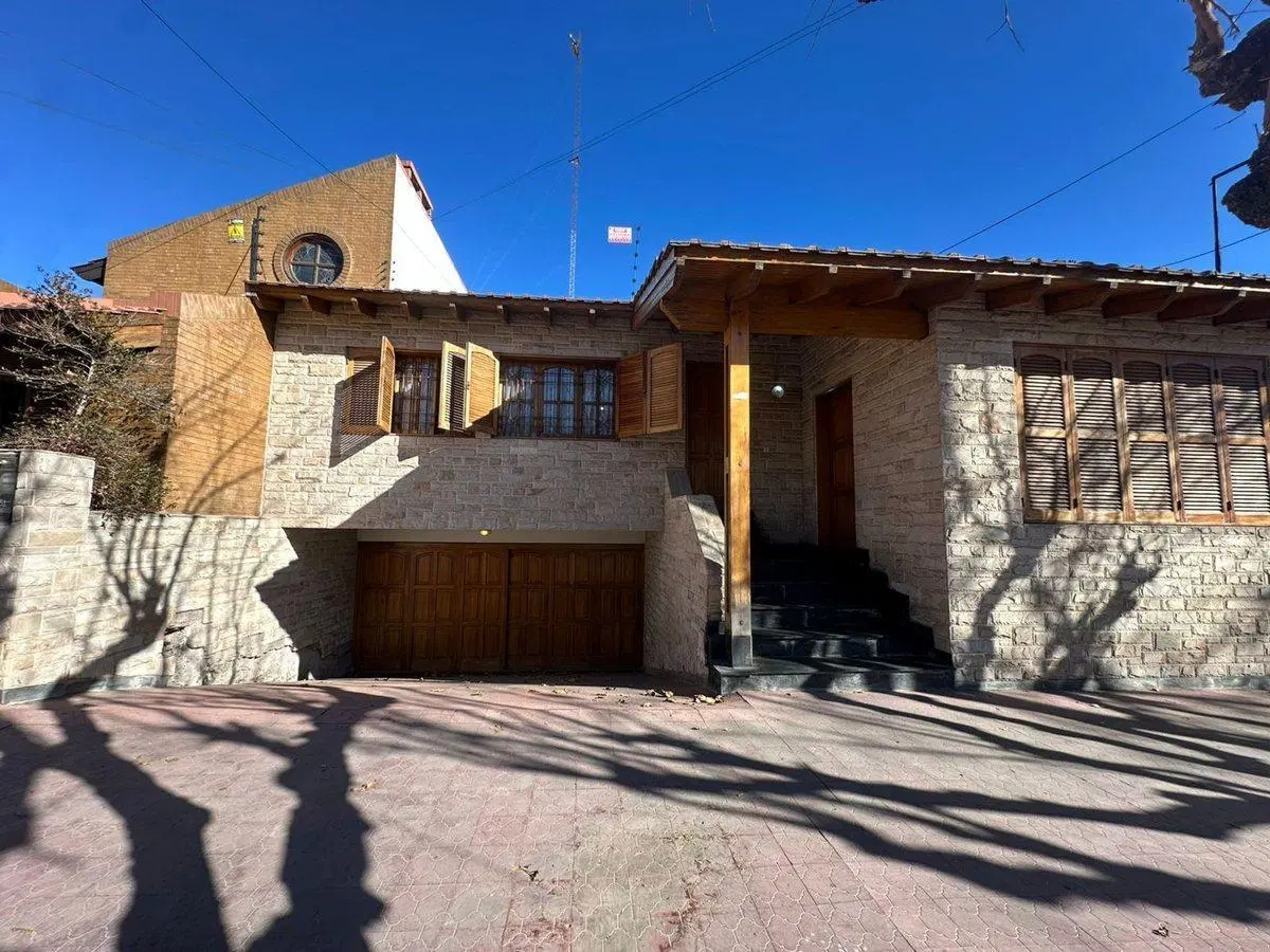 Casa a la Venta en Dorrego 4 habitaciones 2