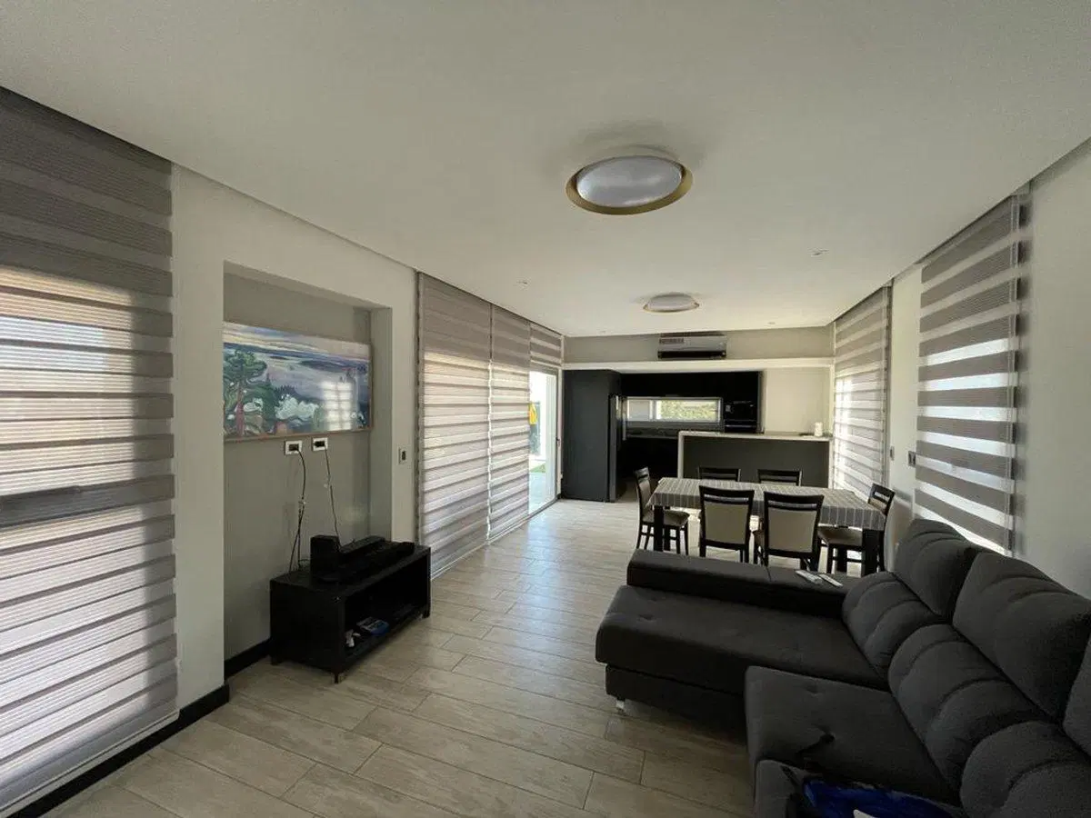 CASA 4 DORMITORIOS AMPLIO JARDÍN CON PISCINA 2