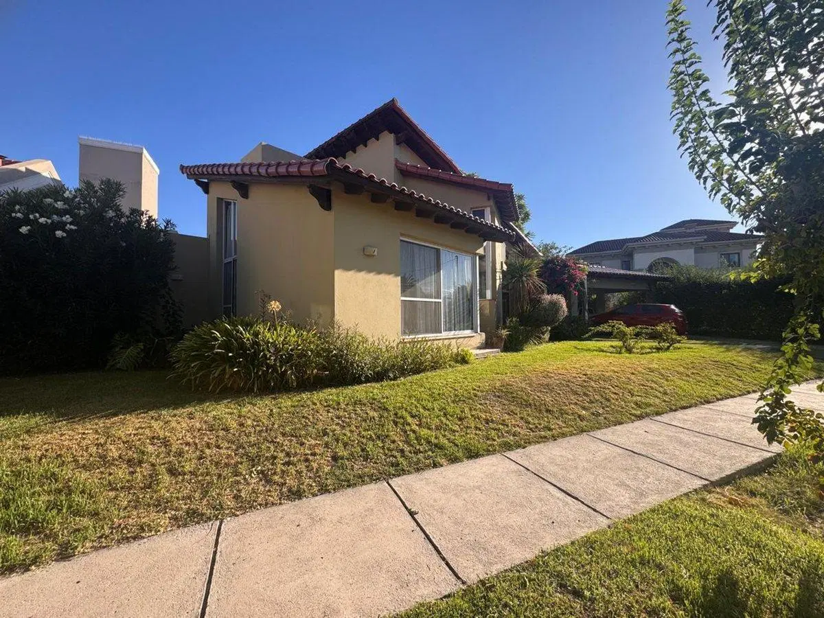 CASA 4 DORMI. VENTA B PRIVADO GUAYMALLEN PILETA 3