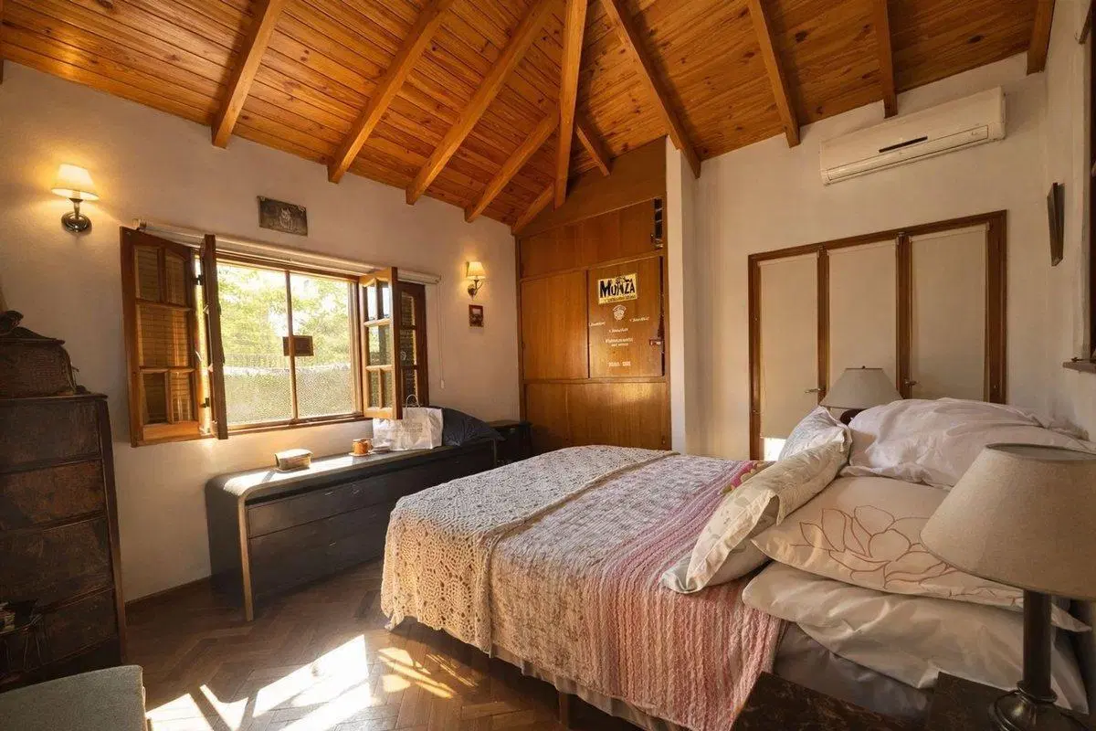 VENTA CASA DE 5 DORMITORIOS GODOY CRUZ 4