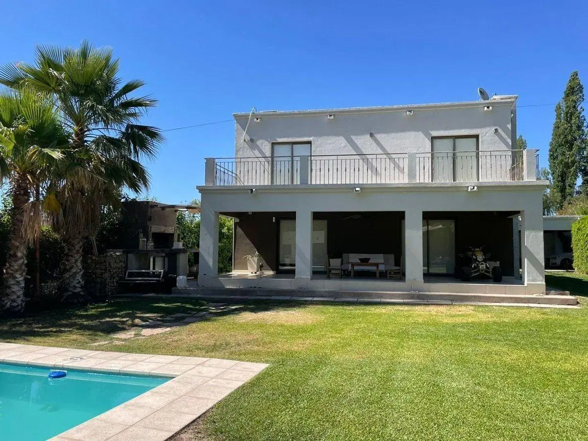 Venta – Casa Callejon privado - Chacras de Coria 5
