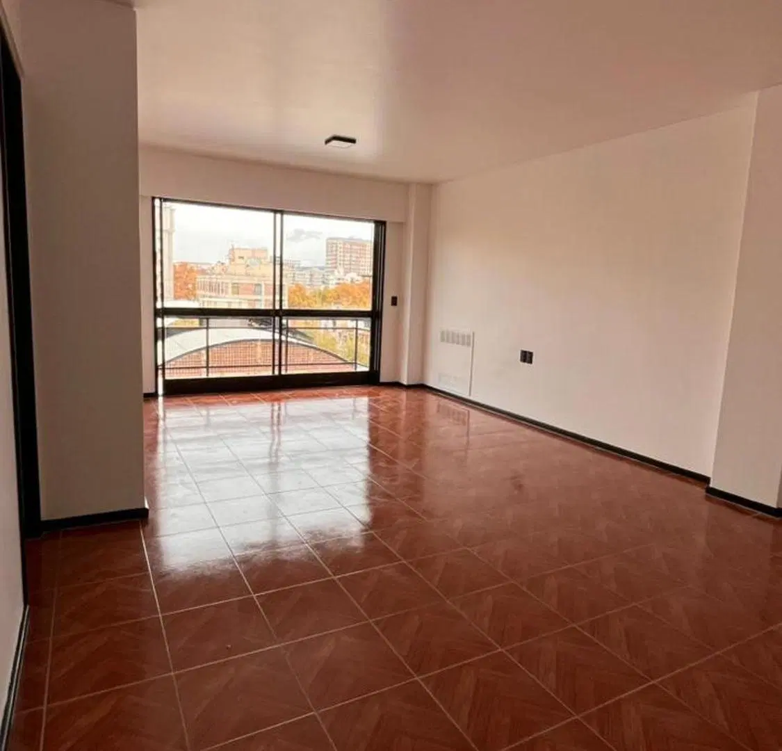 ALQUILER DE SEMIPISO EN PEATONAL 3 DORMI. 2 BAÑOS 3