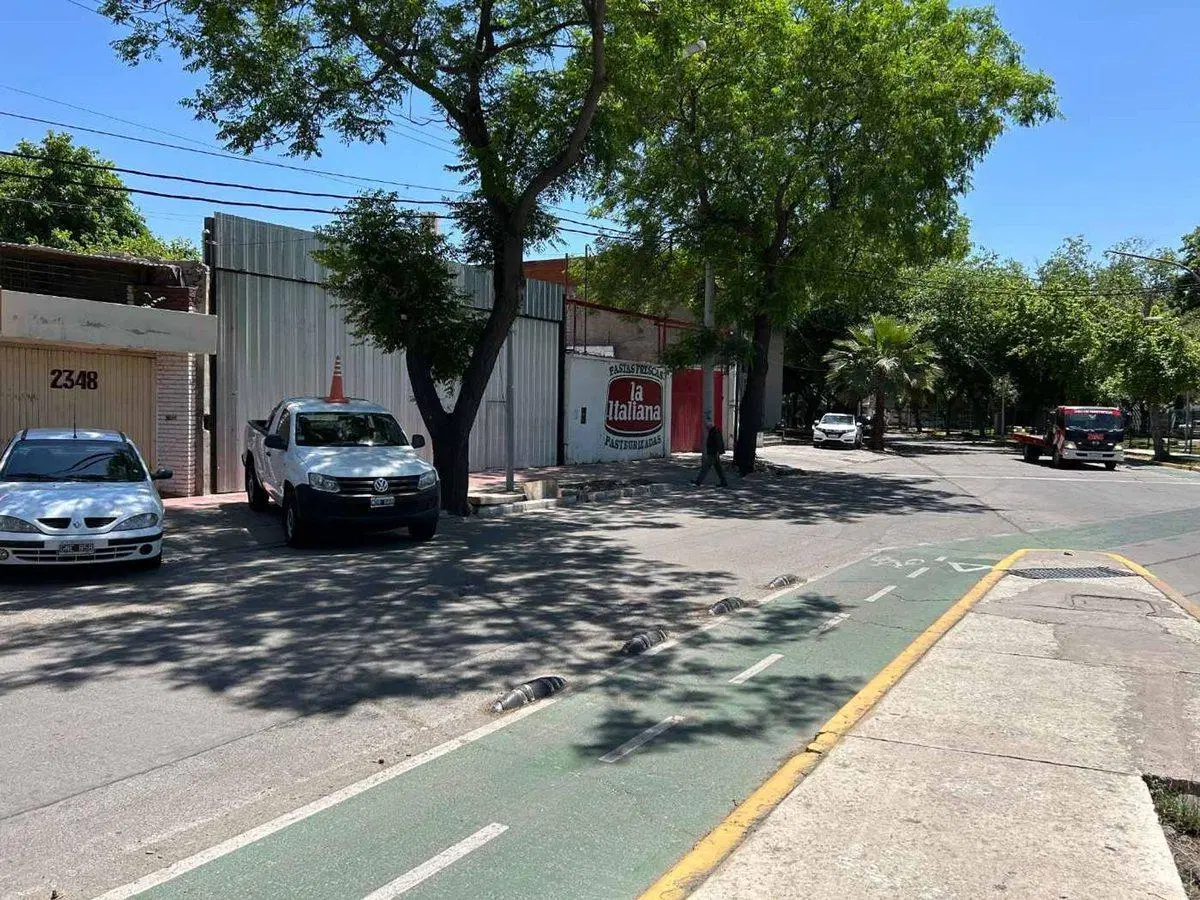 VENTA LOTE SOBRE GRAN AVENIDA MENDOZA 4