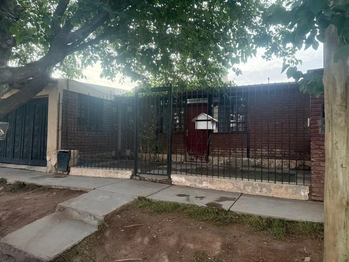 CASA TRES DORMITORIOS EN VENTA GLLEN JARDIN COCHER 5