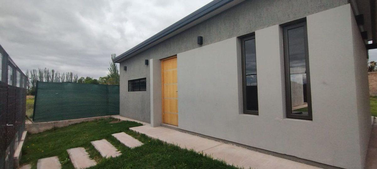 CASA EN VENTA CON PILETA VISTALBA LUJAN DE CUYO