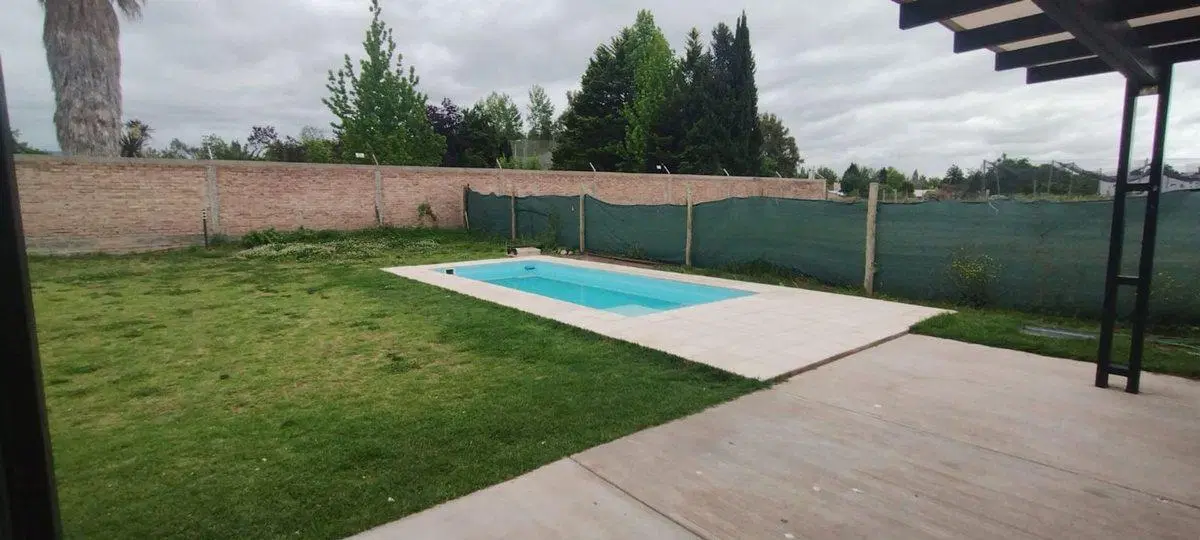 CASA EN VENTA CON PILETA VISTALBA LUJAN DE CUYO 4