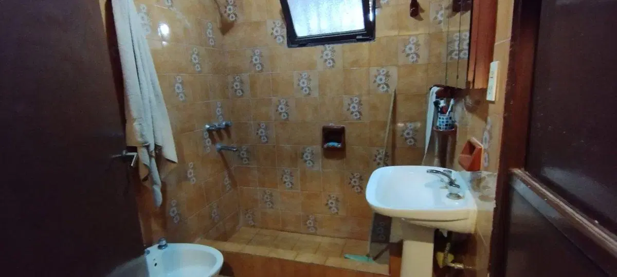 VENTA-CASA A RECICLAR EN GRAN TERRENO-DORREGO-MZA 8