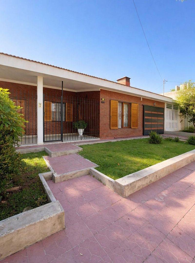 VENTA CASA 5 AMBIENTES BARRIO SANTA ANA