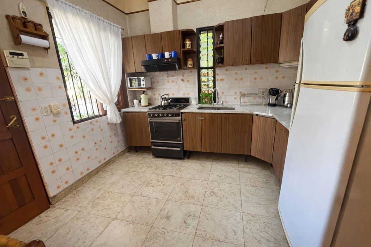 Foto de VENTA CASA 5 AMBIENTES BARRIO SANTA ANA, imagen 5