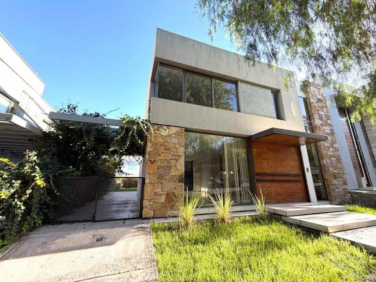 Casa en Venta B° Dalvian 3 Dormitorios 3