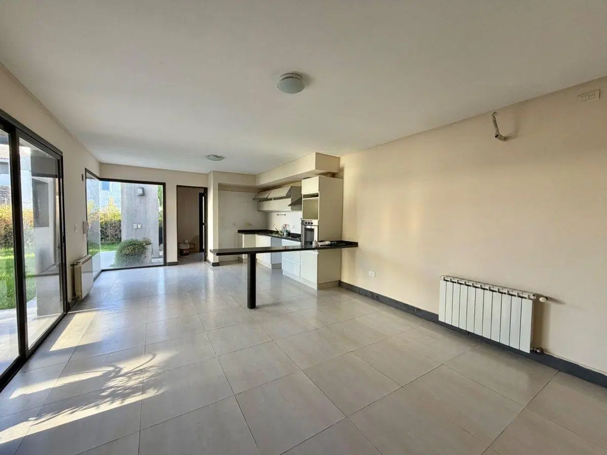 Casa en Venta B° Dalvian 3 Dormitorios 4