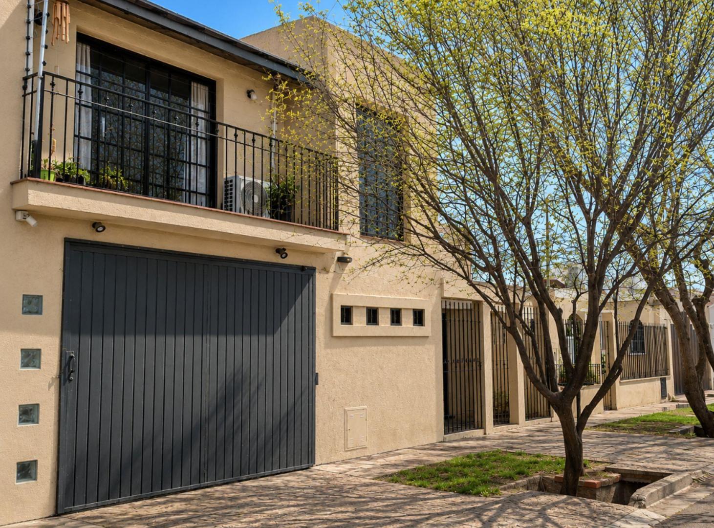 Venta moderna Casa con pileta en San Martin