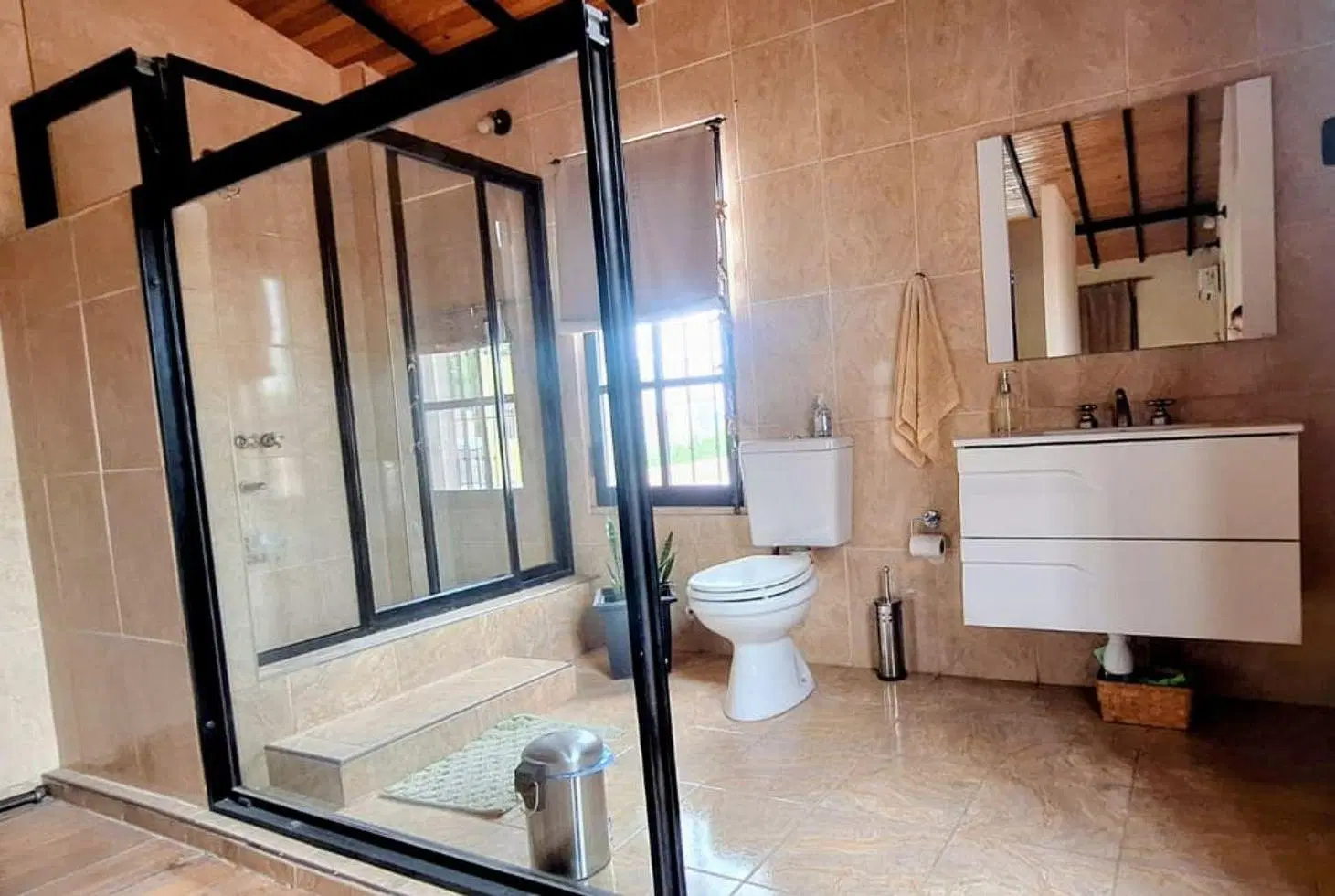 Venta moderna Casa  con pileta en San Martin 4