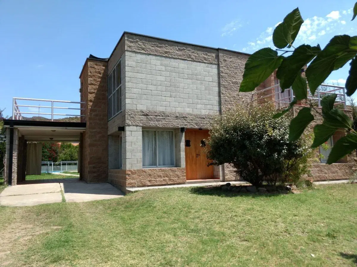 CASA DOS DORMITORIOS VENTA VALLE GRANDE PARQUIZADO 2