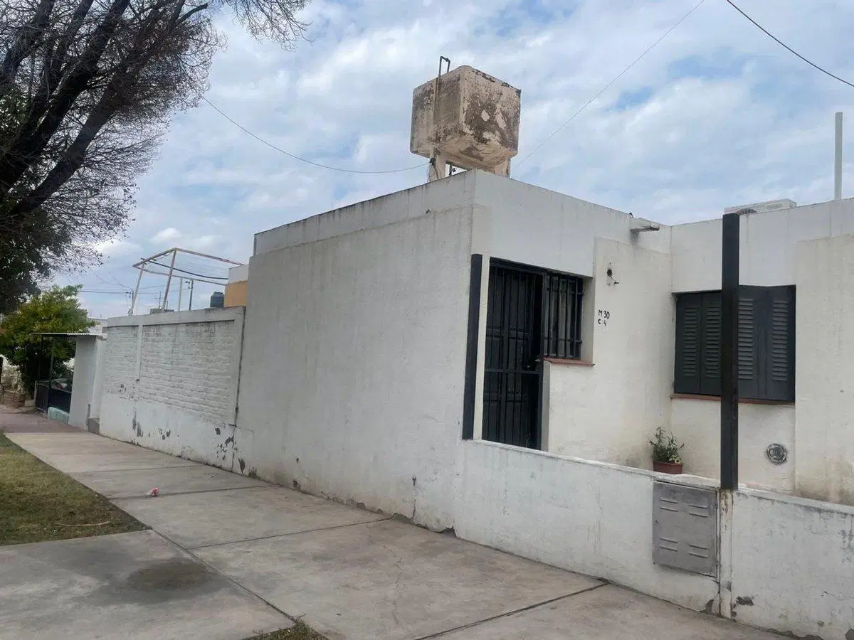 VENTA CASA 4 DORMITORIOS  BARRIO MUNICIPAL 5