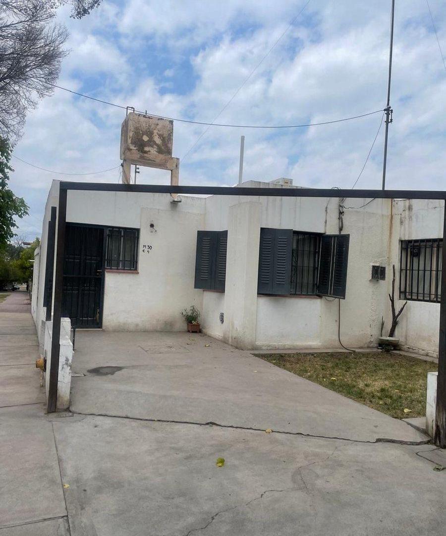 Foto de VENTA CASA 4 DORMITORIOS BARRIO MUNICIPAL, imagen 1