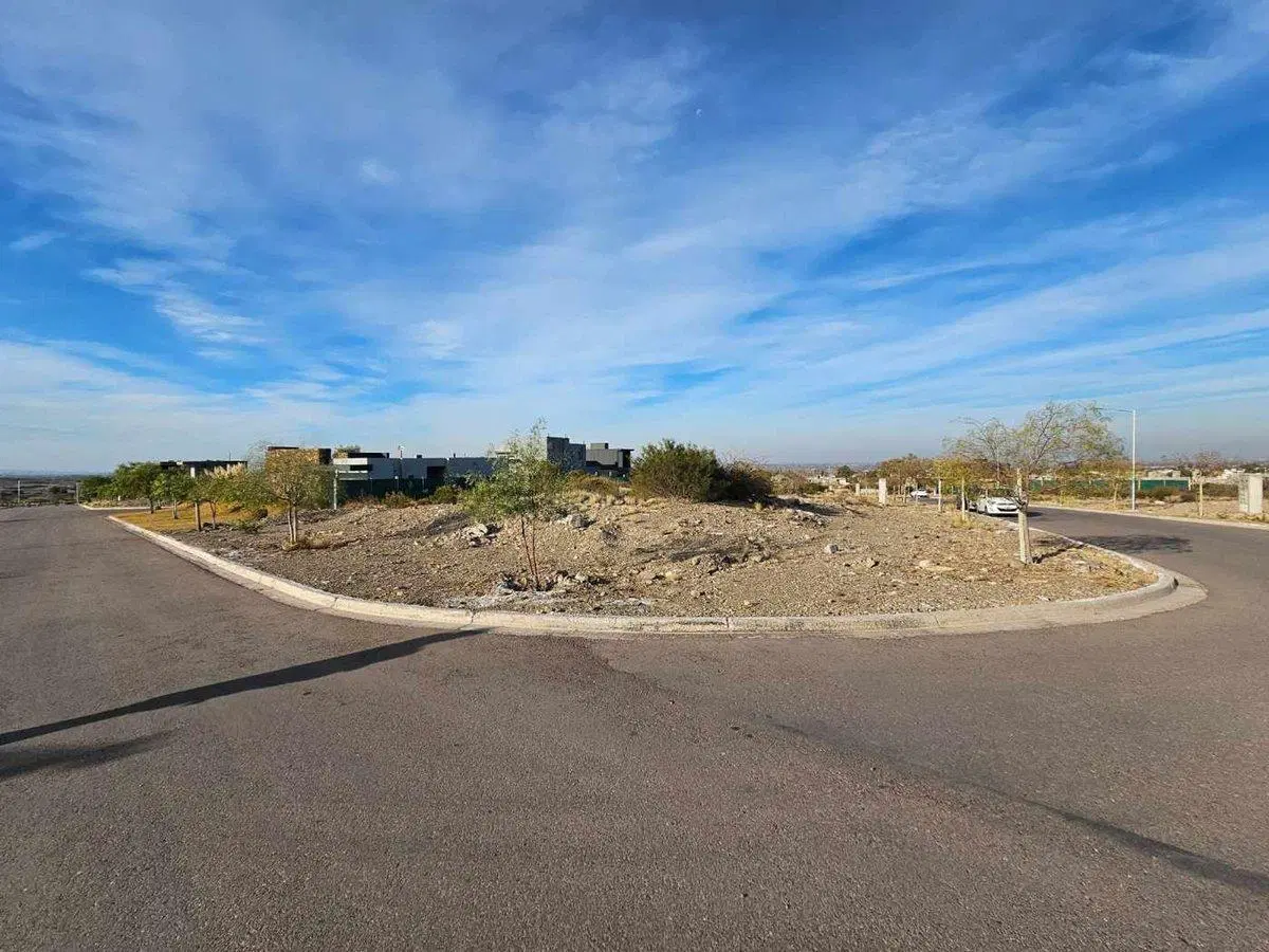 VENTA GRAN LOTE ESQUINA MENDOZA NORTE COUNTRY CLUB 5